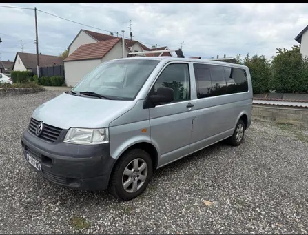 Volkswagen Transporter 2.5 TDI 130CH avec seulement 152000 KM 9PL