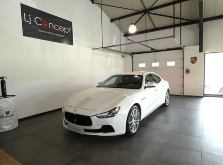 Maserati Ghibli III 3.0 V6 410 ch S Q4 - 76'650 km - Sièges avants électriques - Pavillon en Alcantara - Bi-xénon - Bluetooth - Caméra - Apple Carplay - Jantes 19"