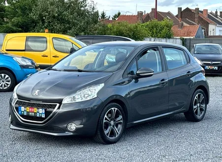 Peugeot 208 1.6 Hdi 92 Chx - Clim / Régulateur / Jante alu / LED