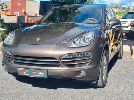 Porsche Cayenne V6 300 cv Suivi Porsche complet