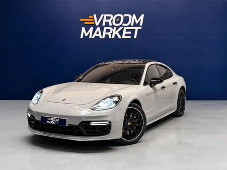PORSCHE Panamera II 4.0 V8 550ch Turbo - Immat France - Suivi Complet - Gris Craie - Toit Panoramique - PDLS+ - Freins Céramiques - Sièges 18 Positions Chauffants et Ventilés