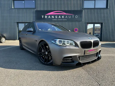 BMW SERIE 5 M550d Pack MHARMAN KARDON/SIEGES CHAUFFANTS AV/AR/CAMERA DE RECUL/TOIT OUVRANT PANORAMIQUE/ATTELAGE