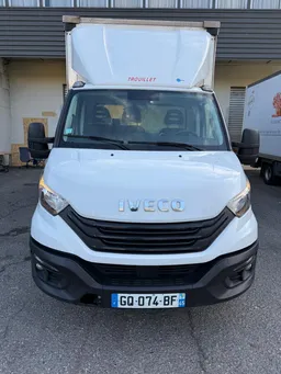 Iveco Daily 35C18 bâché 20 m³ 2023 bon état