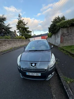 Peugeot 5008 – 7 places – Boîte automatique