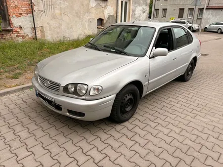 Toyota Corolla 1.4 climatisé vitres électriques verrouillage centralisée bien entretenu contrôle technique ok aucun frais à prévoir vendu uniquement pour exportationa