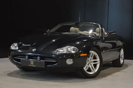 Jaguar XK8 cabriolet 4.2i V8 Suivi complet Jaguar - 1 MAIN