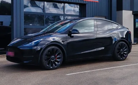 Tesla model y performance