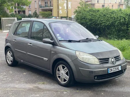 RENAULT SCENIC BOÎTE AUTOMATIQUE 2.0 essence 136cv