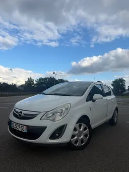 Opel corsa 1.2 150 eme anniversaire