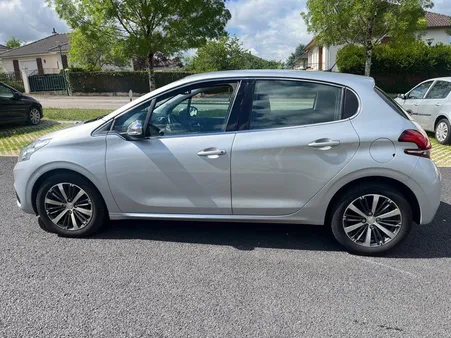 Peugeot 208 1.6 Blue hdi 75 cv