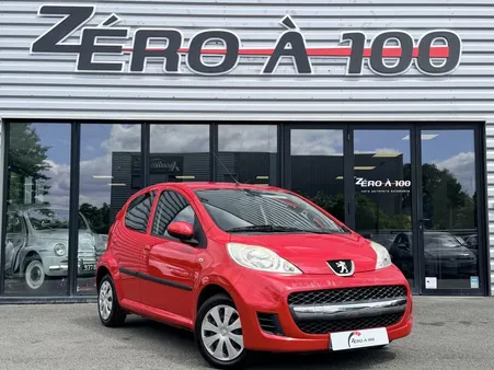 Peugeot 107 Phase 2 1L VTI 68ch moteur Toyota ( Clim, Autoradio, vitre électrique)