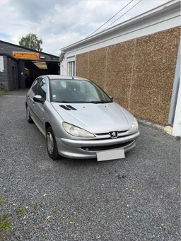 Peugeot 206 1.4i 75ch centralisation/direction assistée/volant réglable/vitre électrique