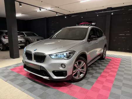 BMW X1 F48 xDrive 18d 150ch BVA8 Finition Sport *HISTORIQUE D'ENTRETIEN BMW - TÊTE HAUTE - SIÈGES ÉLEC À M?