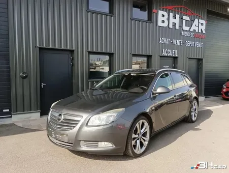 Opel Insignia SPORTS-TOURER 2.0 CDTI 160CV BVM6 COSMO INNOVATION CUIR XENON ATTELAGE JANTES 20 P