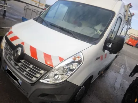 Renault master accidenté