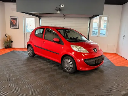 PEUGEOT 107 1L 68cv 5 PORTES URBAN 1er main