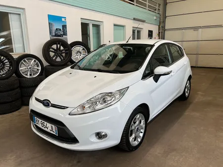 FORD FIESTA IV 1,4i 16V 96 Cv GHIA * BOITE AUTOMATIQUE * BLUETOOTH * REGULATEUR * CLIM AUTO * REVISÉ * GARANTIE