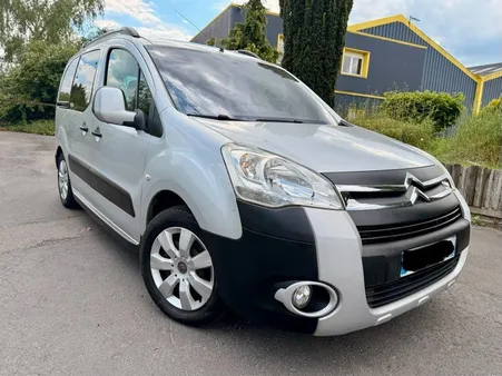 CITROËN BERLINGO 1.6 HDI 90CV pack XTR 151.000klm an.2010 CLIM/ BARRE DE TOIT/ ATTELAGE/ DISTRIBUTION NEUVE