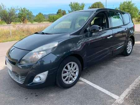 Renault Grand Scénic III Eco+, 7 places, modèle Dynamique, 1.9 DCI FAP, 130CV, 7CV fiscaux, 5 portes du 06/2011, boite 6 vitesses, Marron métallisé, 229700km