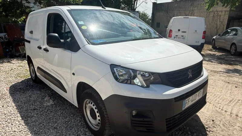 PEUGEOT Partner 1 6HDI 100cv 1ere Main Tout Les Entretiens A Jour L peugeot-partner-1-6hdi-100cv-1ere-main-tout-les-entretiens-a-jour-l