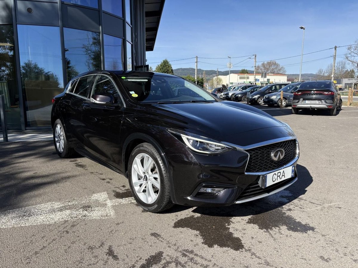 Infiniti Q30