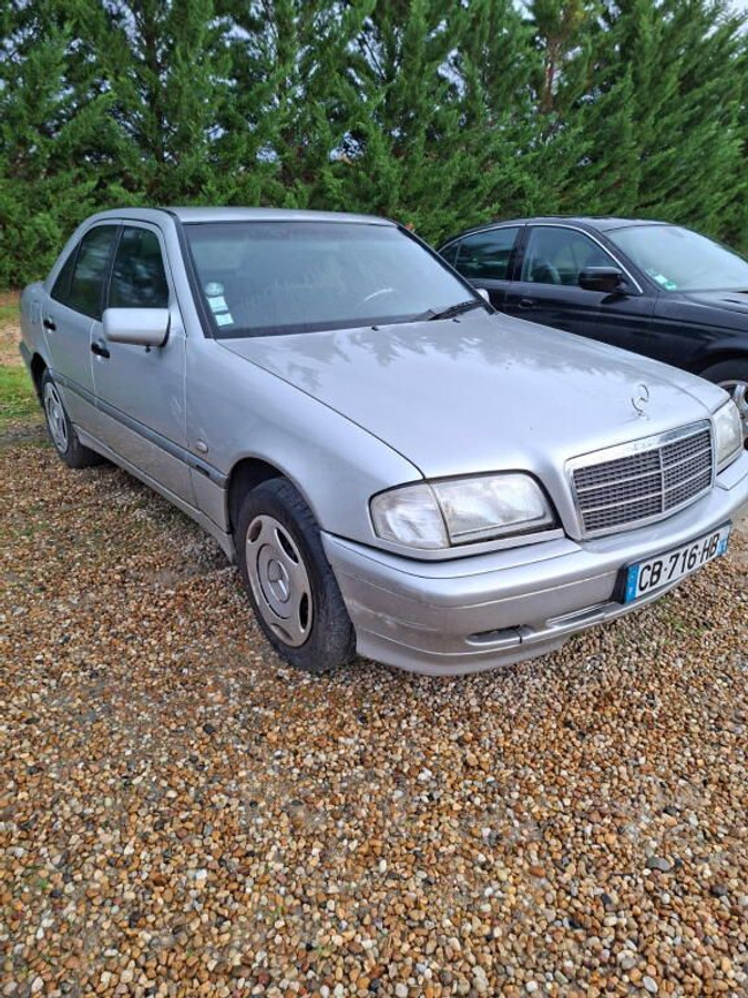 Mercedes-Benz 200