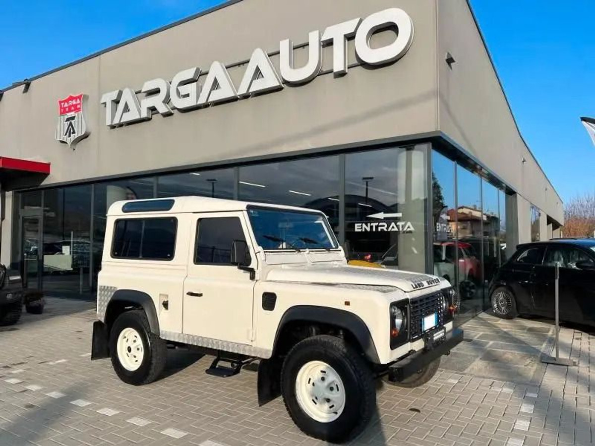 Land-Rover Defender
