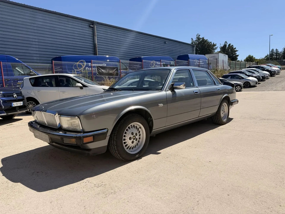 Jaguar XJ