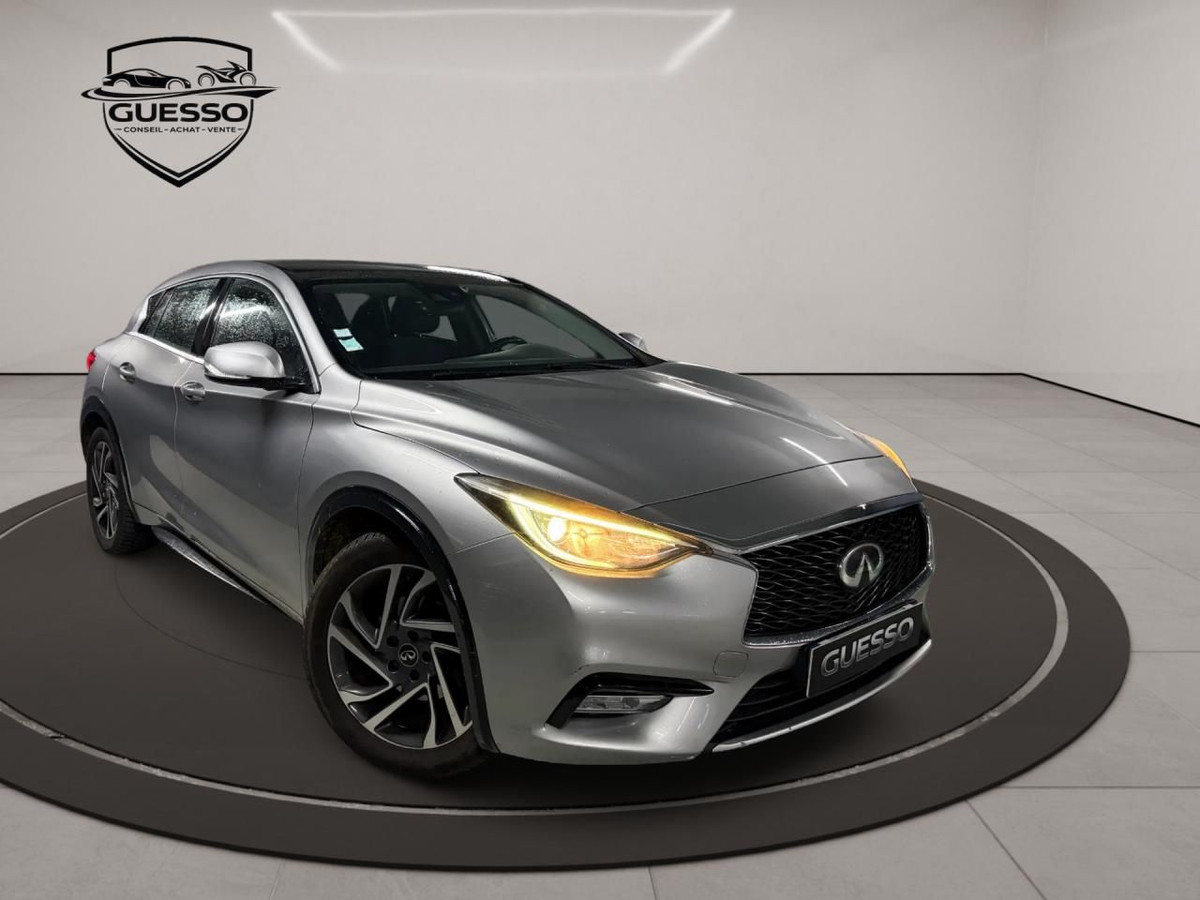 Infiniti Q30