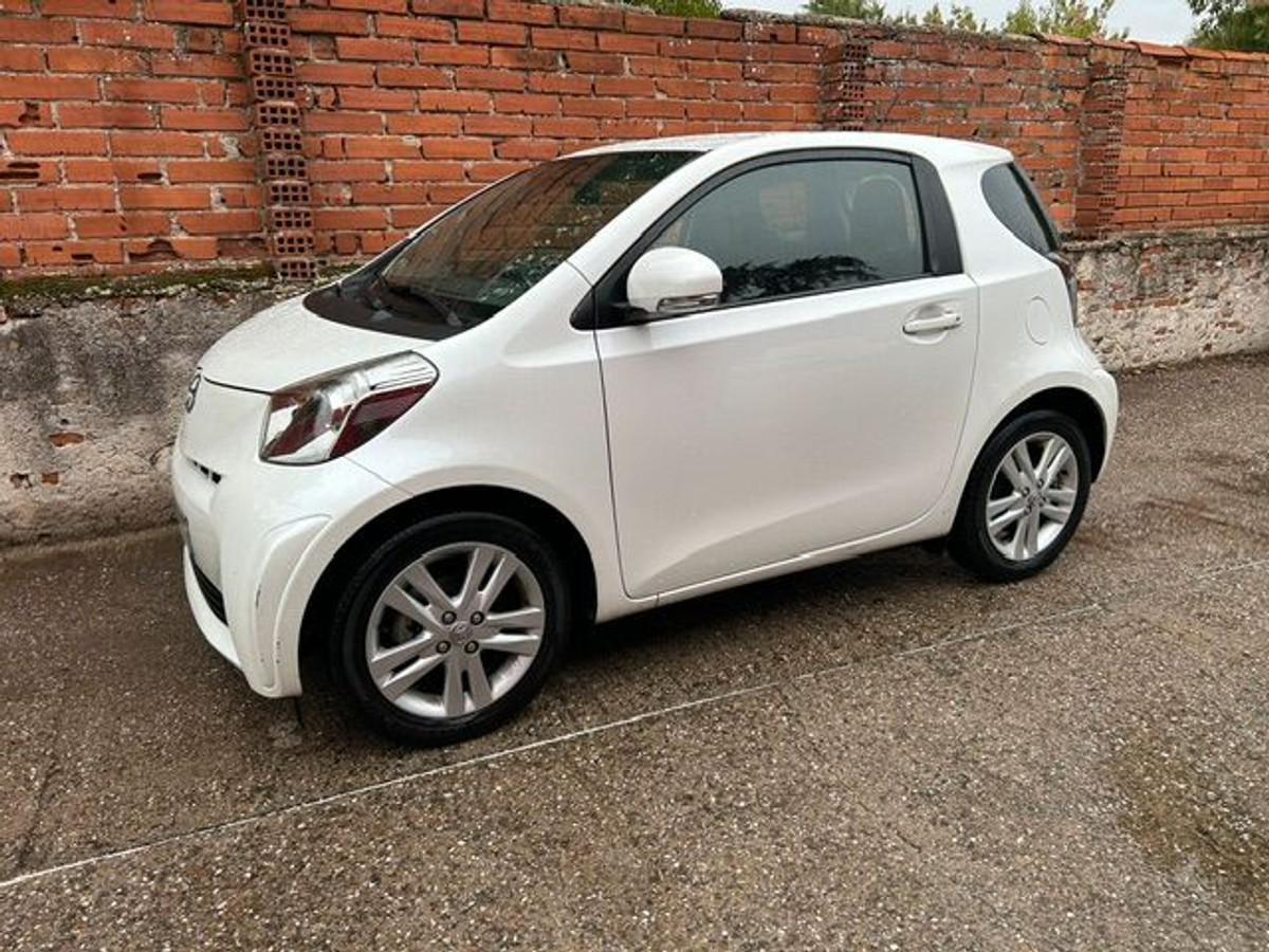 Toyota iQ