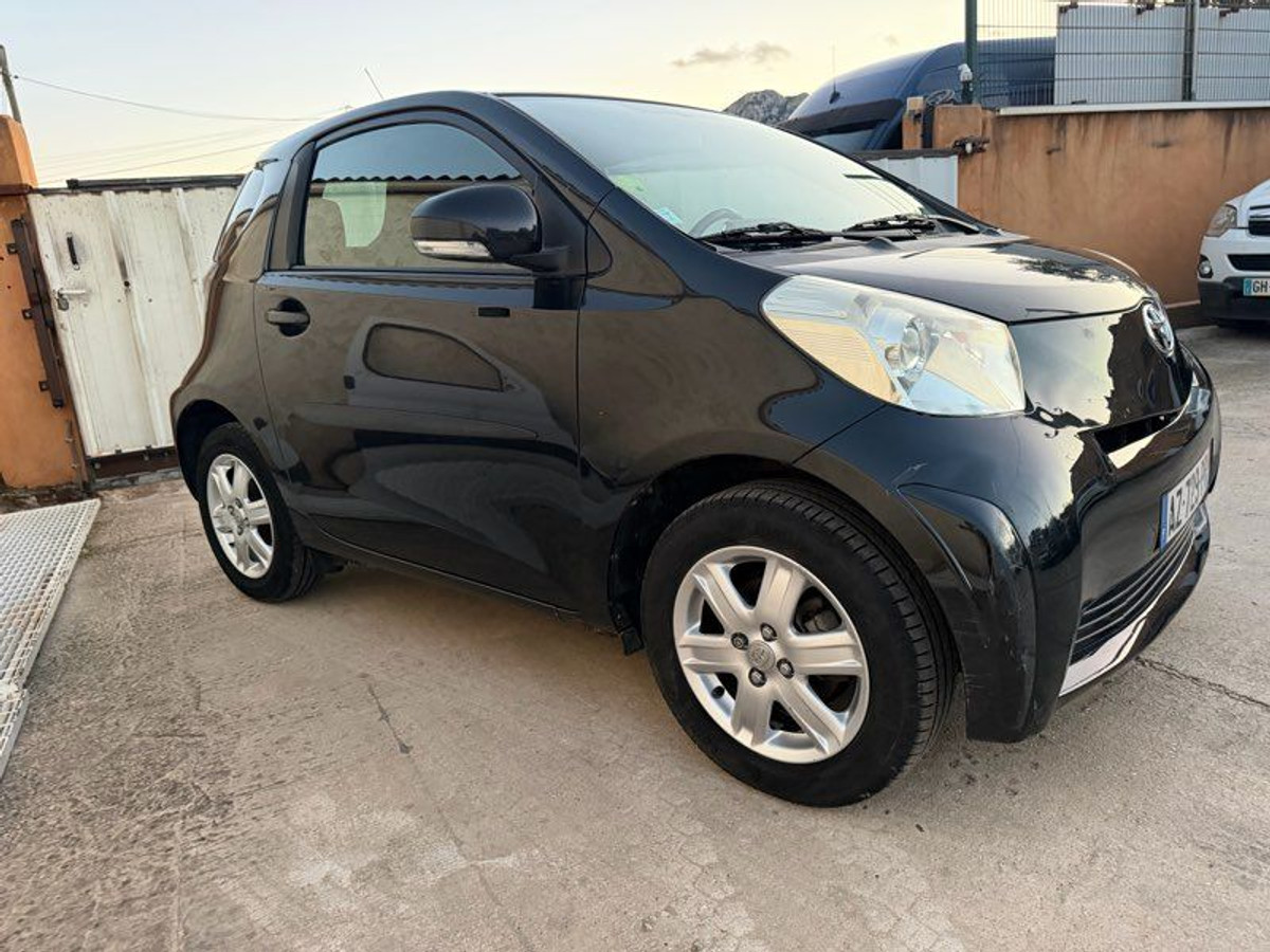Toyota iQ