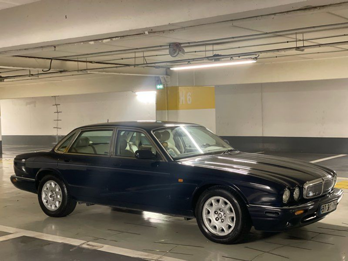 Jaguar XJ